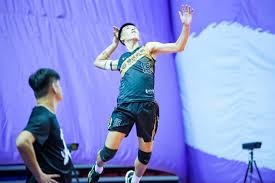 2-0！奥尔莫破球荒，巴萨体验皇马的苦，复仇鱼腩重返榜首！